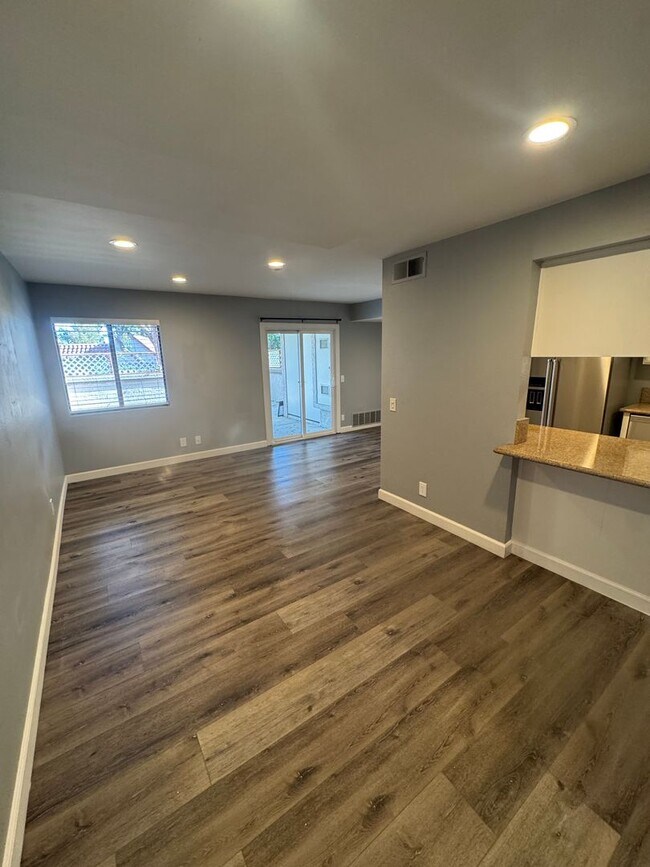 Building Photo - 25941 Montemar