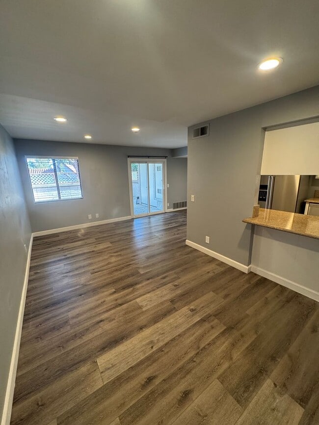 Building Photo - Move in Special: 2 Weeks Free! Great 2 Bedroom 2 bath - Villamira  Community, Laguna Niguel-In Un...