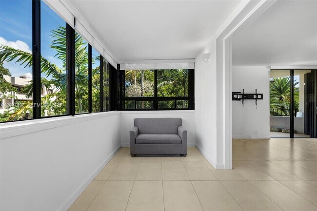 Building Photo - 181 Crandon Blvd