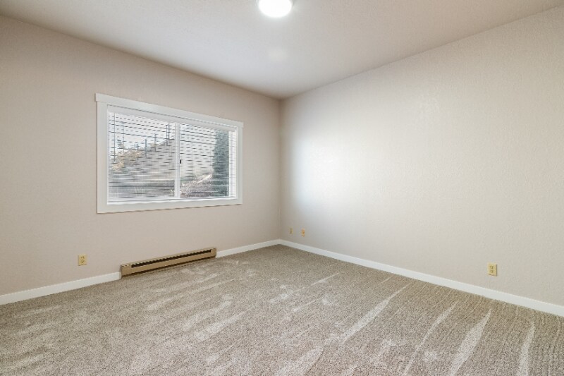 Building Photo - 628 N State St