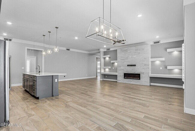 Building Photo - 13580 Lawkland St