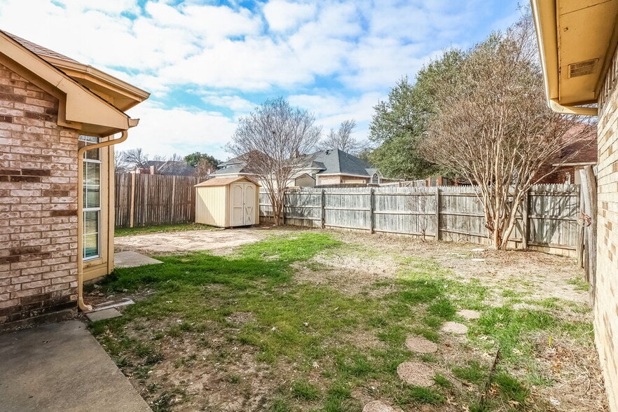 Building Photo - 713 Claire View Dr