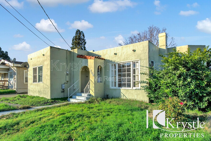 Building Photo - 209 14th St
