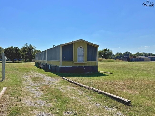 Primary Photo - 314 W 6th St