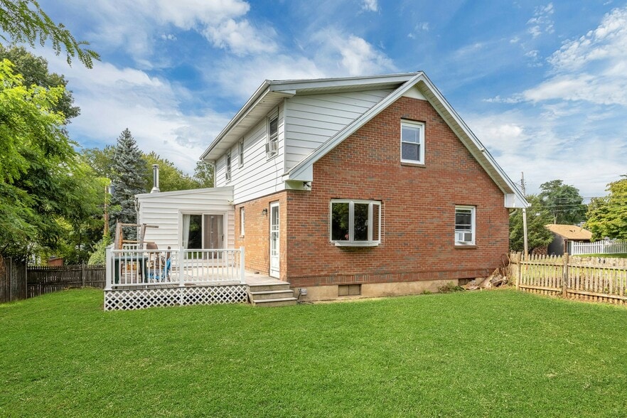 Building Photo - 115 Beauvue Ter