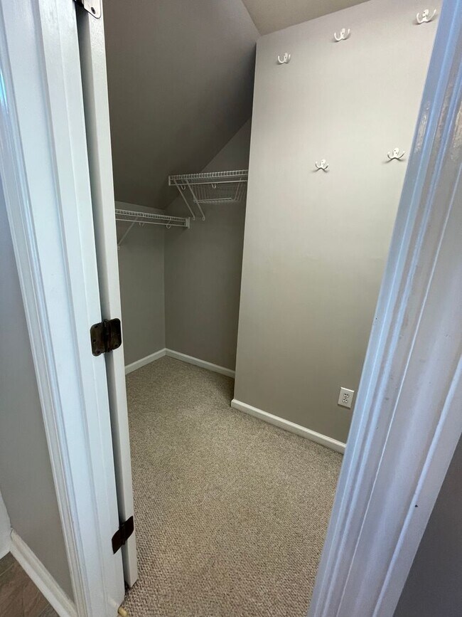Building Photo - Lovely 3 Bedroom 2.5 bath Home in Bridges Estates, walking distance to Bridgeway Station!!