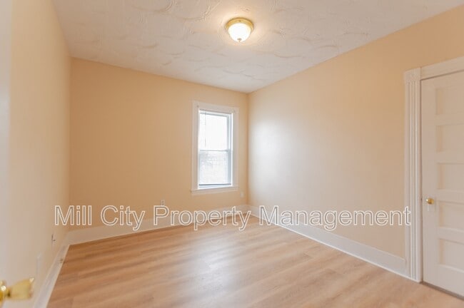 Building Photo - 311 Calef Rd
