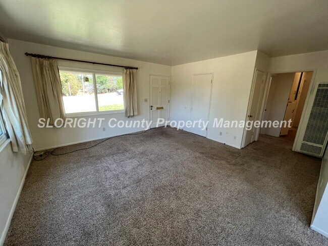 Building Photo - AVAILABLE AUGUST - Home on Foothill Road - 3 Bed / 1 Bath