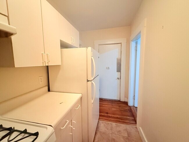 Building Photo - 23 Inman St