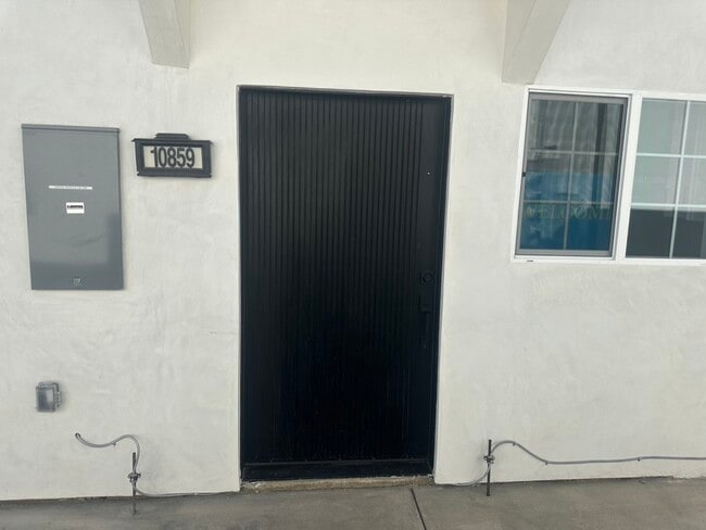 Building Photo - 10859 Nettleton St