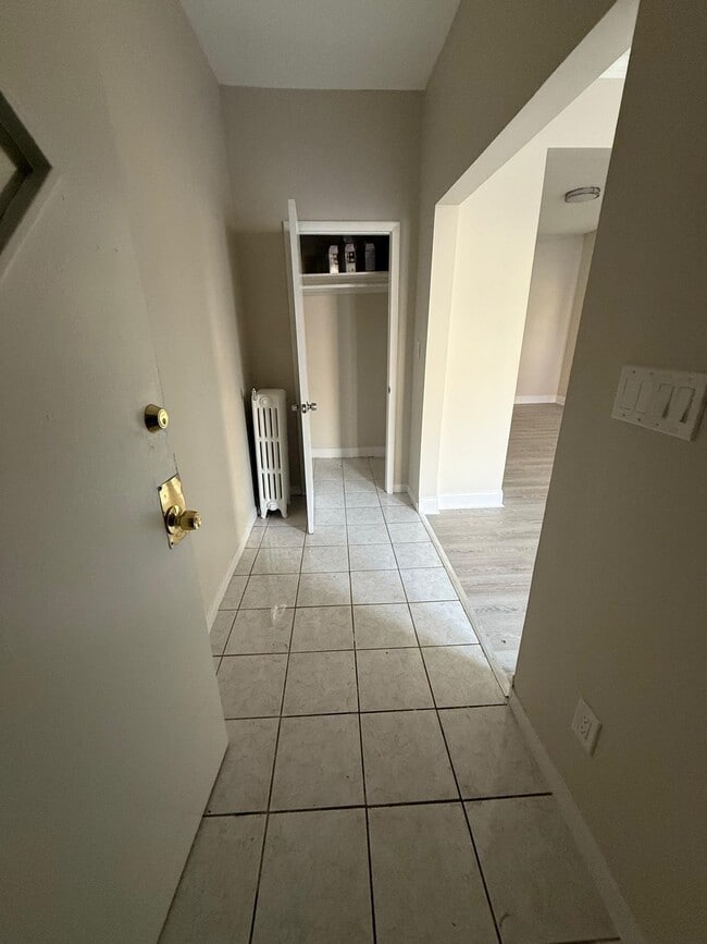 Building Photo - 221 Wilkinson Ave