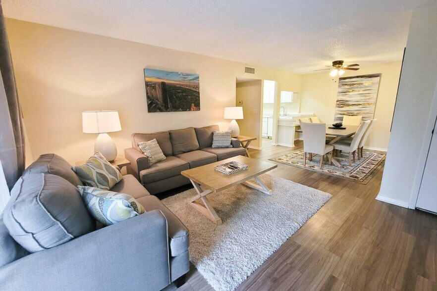 Building Photo - 6519 W Newberry Rd