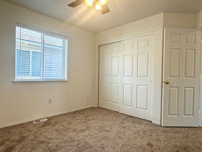 Building Photo - 10113 W Barberry Ave