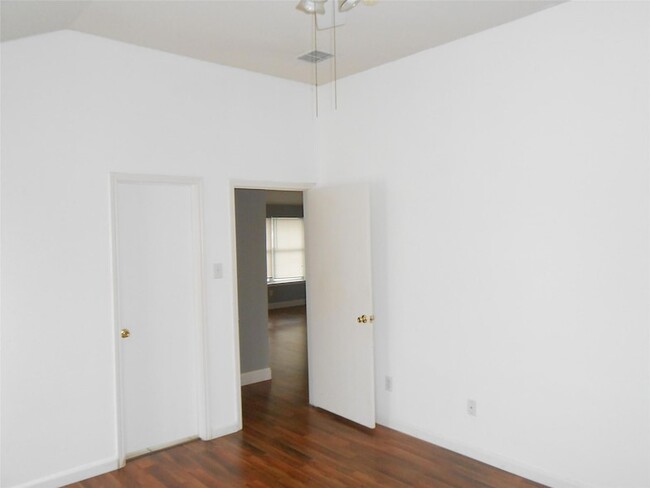 Building Photo - 829 Beaver Creek Dr