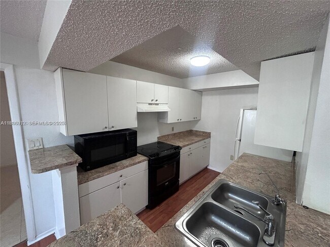 Building Photo - 10581 SW 155th Ct