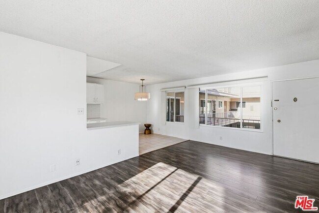 Building Photo - 739 Croft Ave