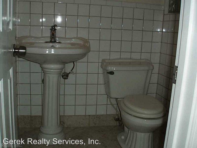 Building Photo - 1 br, 1.5 bath House - 1411 Ivywood Road