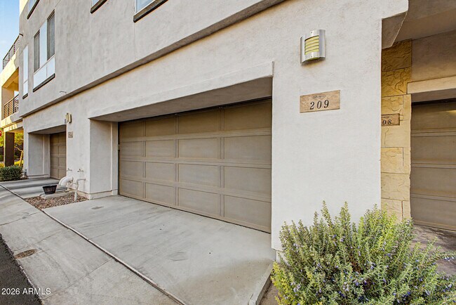 Building Photo - 1250 Abbey Ln