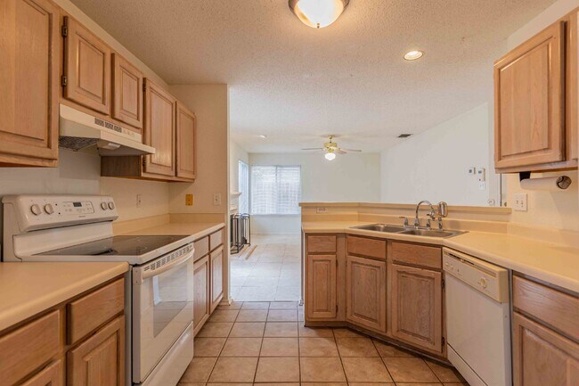 Building Photo - 14215 Spotted Cedar
