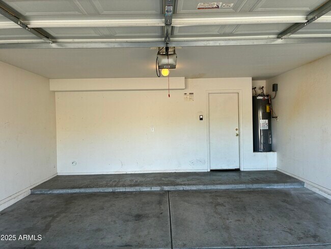 Building Photo - 25177 W Park Ave