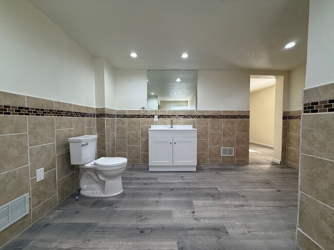 Building Photo - Updated 4BR / 2 Bath Home with off-street parking!
