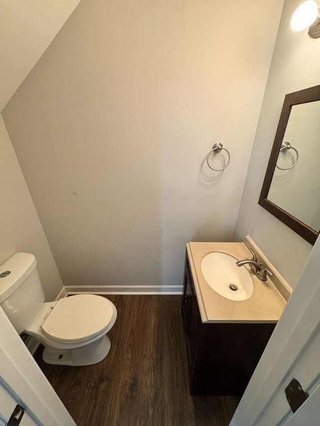 Building Photo - Modern Town Home on Beals Chapel