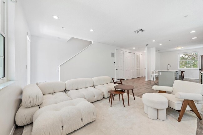 Building Photo - 1522 Limetree Bay Ave