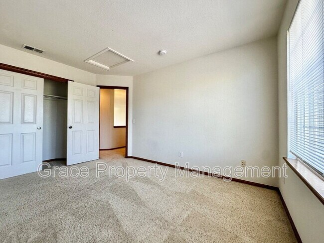 Building Photo - 2523 E 150th Pl