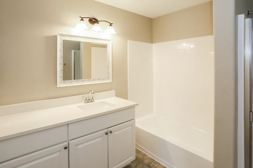 Building Photo - 10425 W Miami St