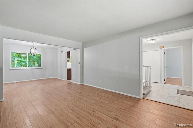 Building Photo - 1880 Welling Dr