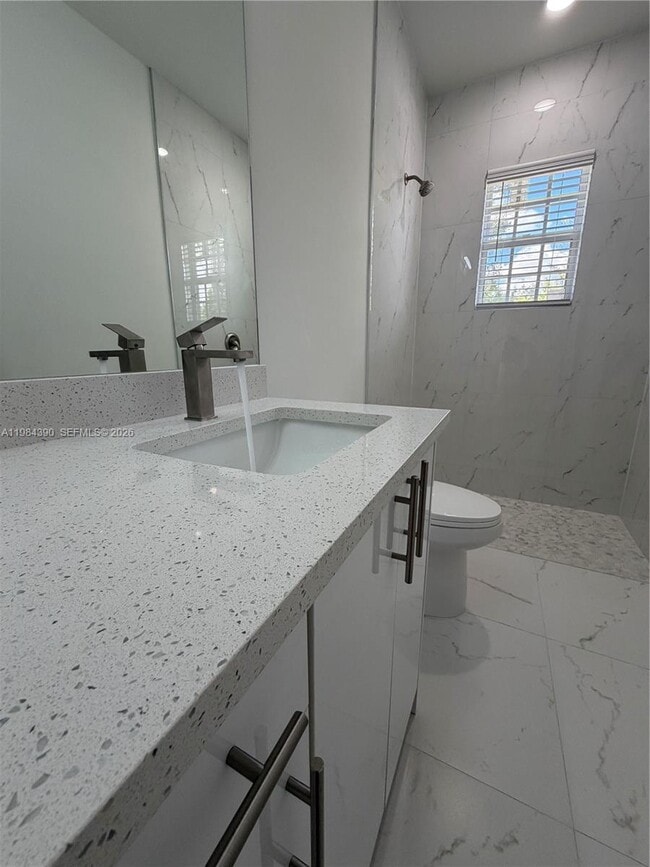 Building Photo - 723 Ivan Ave S