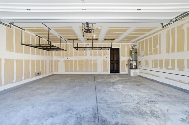 Building Photo - *MOVE IN SPECIAL - $300 OFF FIRST MONTH'S ...