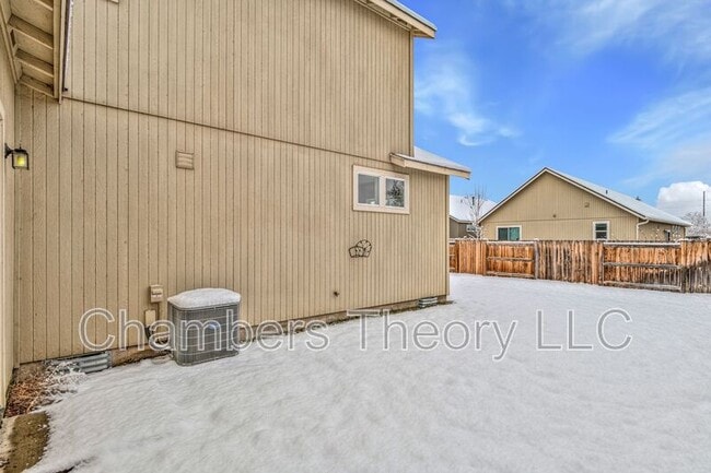 Building Photo - 3593 SW Pumice Ave