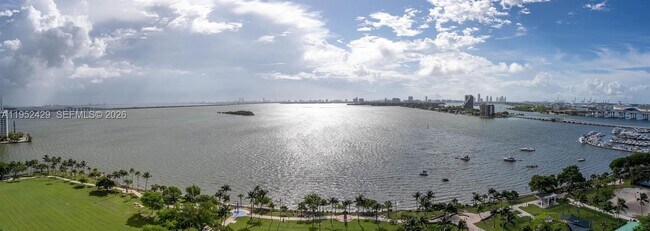 Building Photo - 1800 N Bayshore Dr