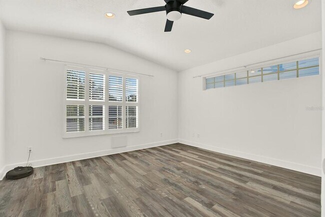 Building Photo - 3006 W Julia St