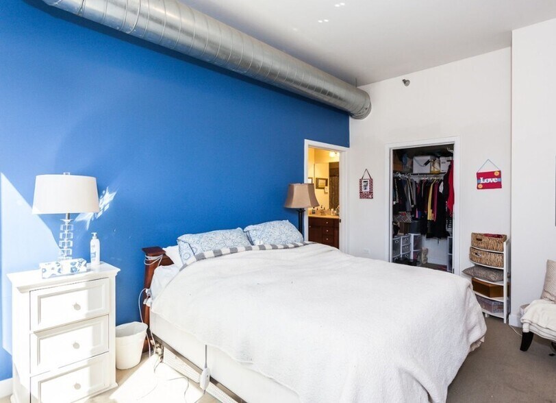 Building Photo - 901 W Madison St