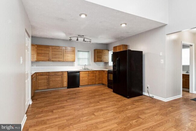 Building Photo - 315 South Dr