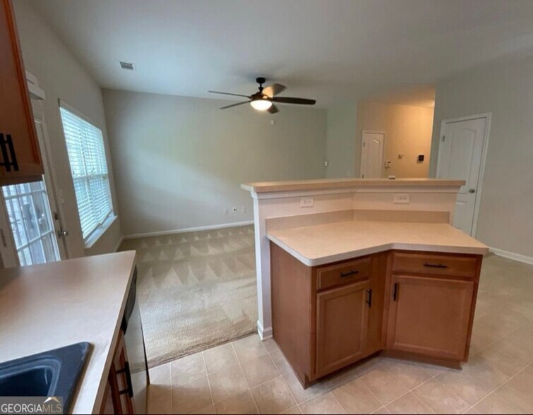 Building Photo - 6941 Rogers Point