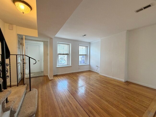 Building Photo - 7 Whitman Ave