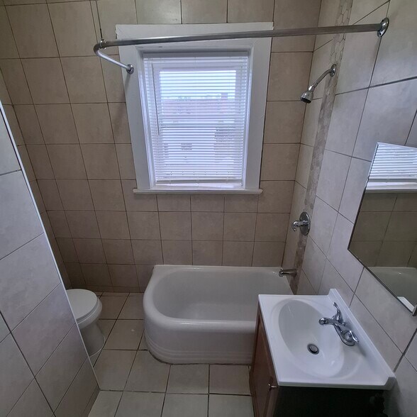 220 Roseville Ave 401 - 219 Roseville Ave