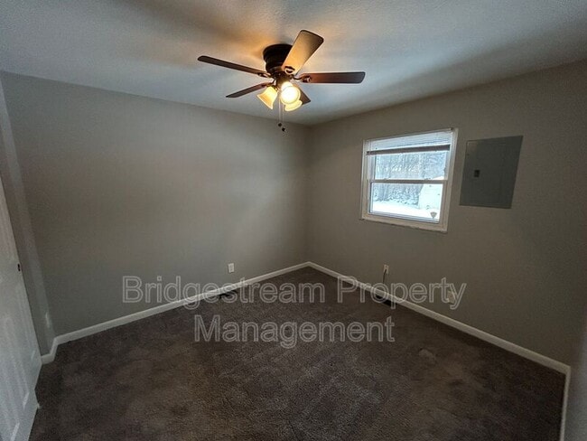 Building Photo - 5713 Daphne Ln