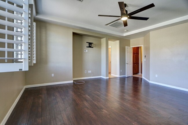Building Photo - Step into  luxurious simplicity