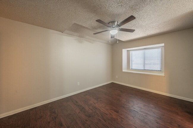 Building Photo - 6402 Valleybrooke Ct