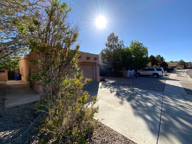 Building Photo - 3 Bedroom Single Story Home Available Near...