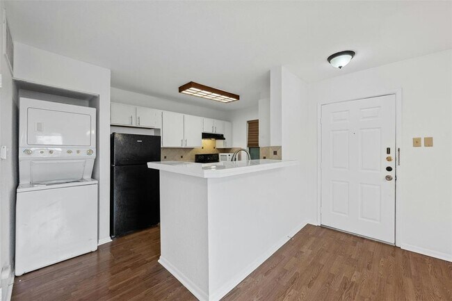 Building Photo - 4500 E Oltorf St