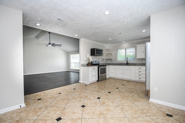 Building Photo - 6906 Grant Dr