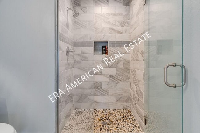 Building Photo - 1725 Union Ave