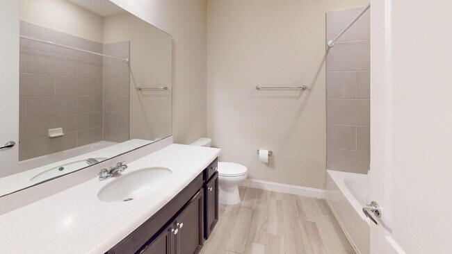 Building Photo - "Spacious 5-Bedroom Retreat in Jacksonville - 2,623 Sq Ft of Comfort!"