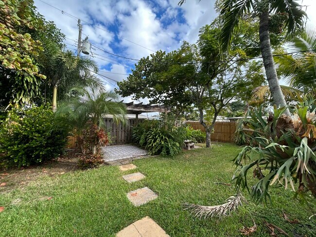 Building Photo - 5839 Daphne Dr