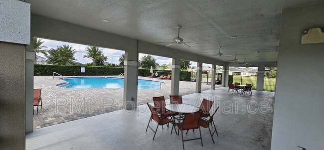 Building Photo - 710 Birch Hollow Dr